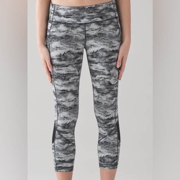 lululemon athletica Pants - Lululemon Black and White Pace Rival Crop Leggings